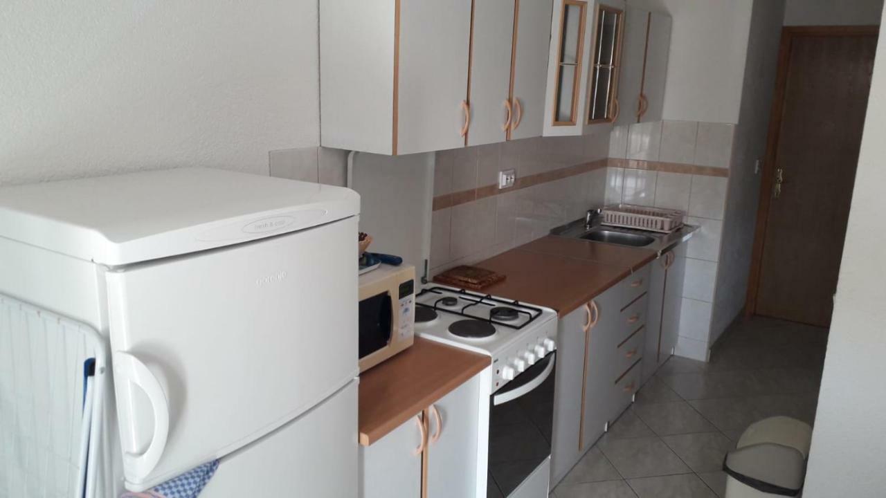 Apartment Hrgic Vir Exterior photo